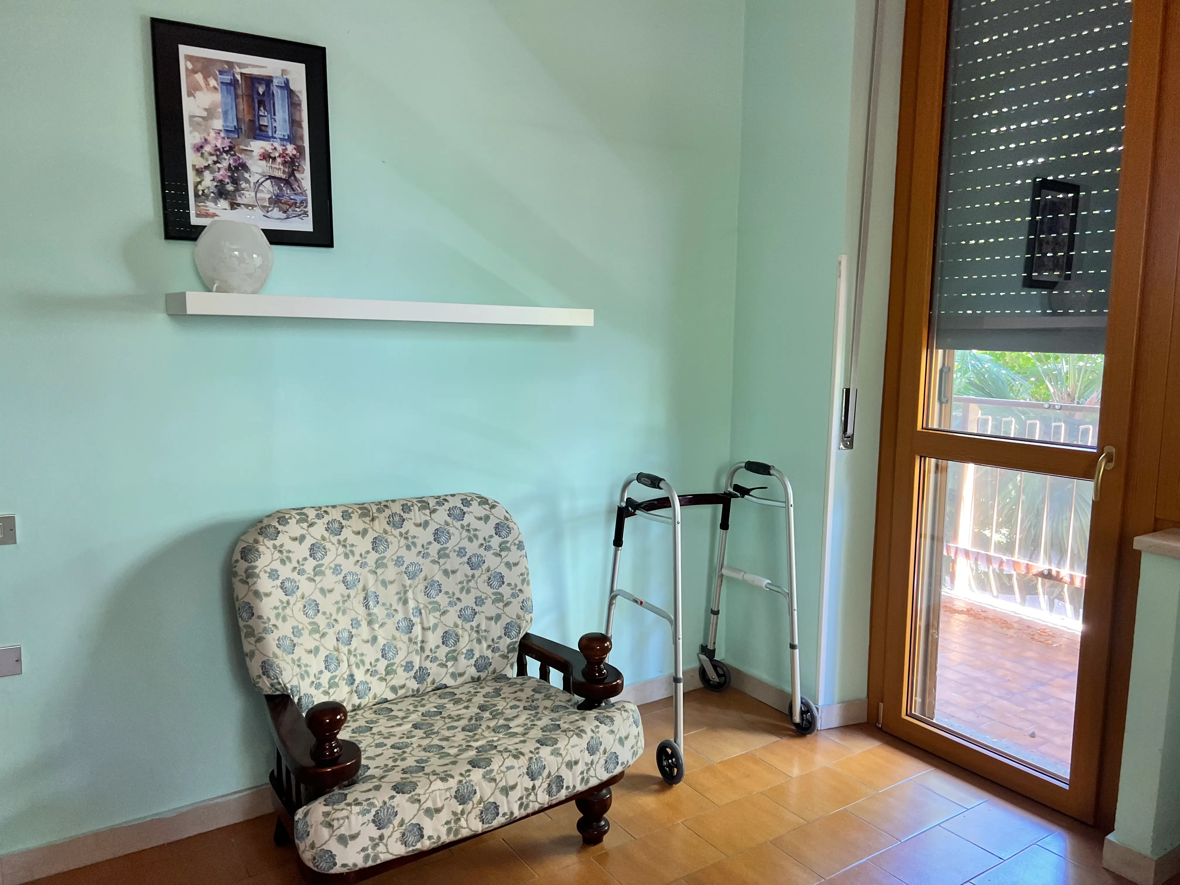 Esterno accogliente della casa famiglia per anziani [Nome Struttura] ad Avigliana